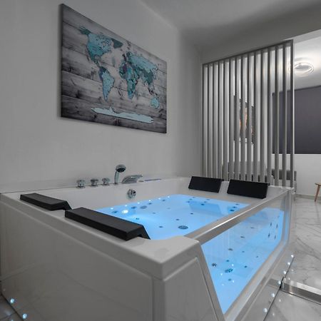 Premium Jacuzzi Suite At The City Center, By Aqua Platinum سالونيك المظهر الخارجي الصورة