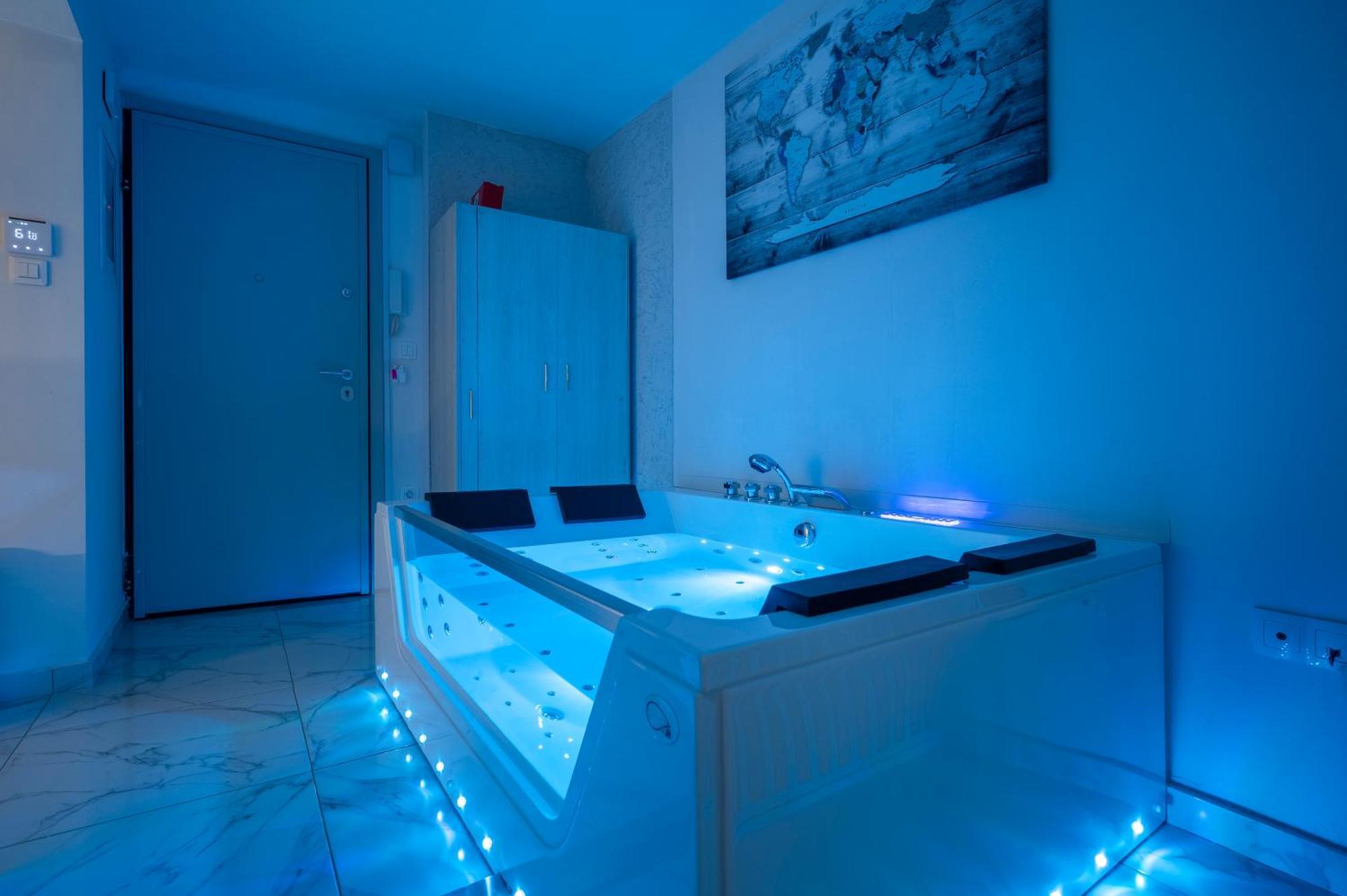 Premium Jacuzzi Suite At The City Center, By Aqua Platinum سالونيك المظهر الخارجي الصورة