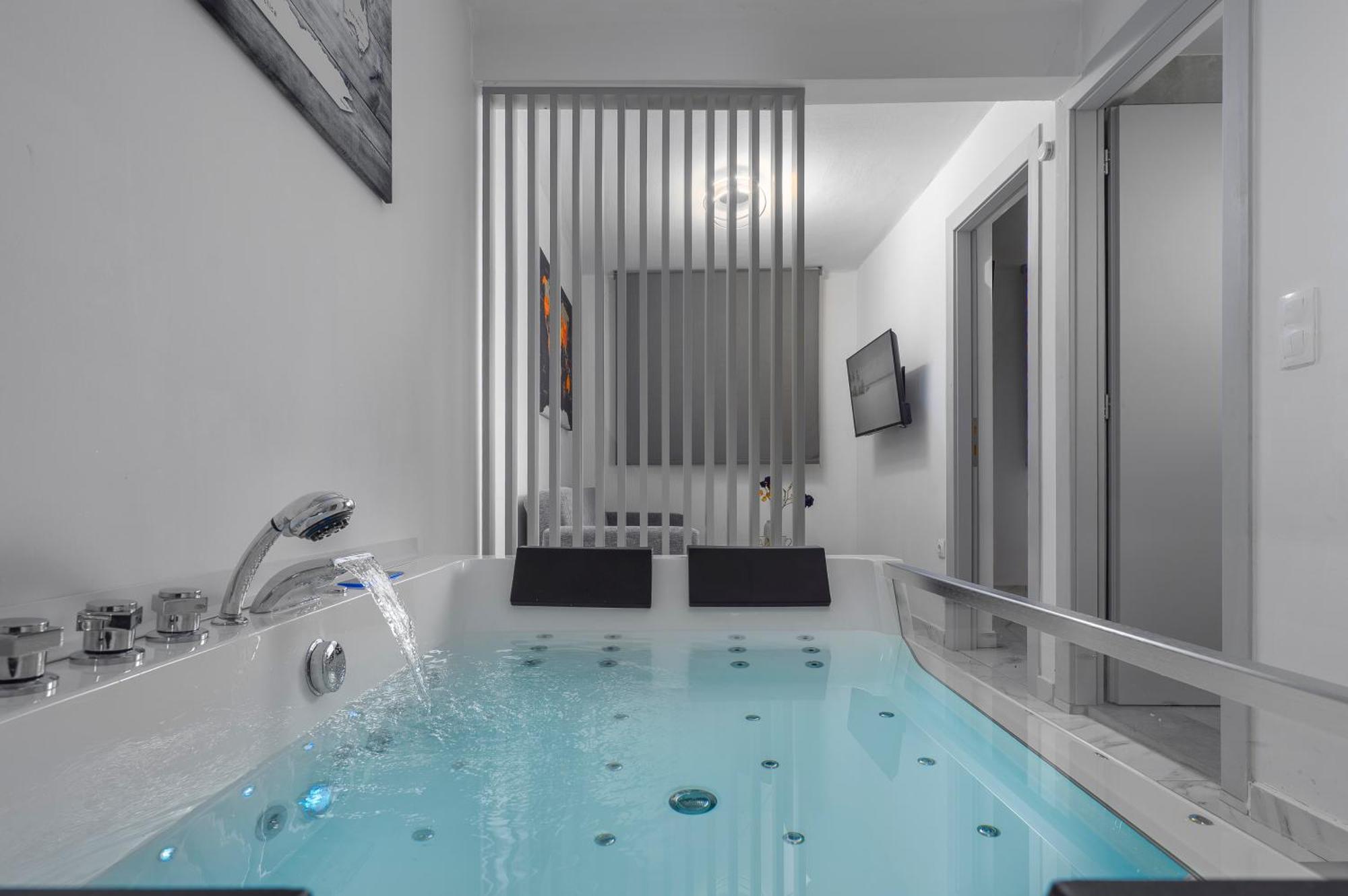 Premium Jacuzzi Suite At The City Center, By Aqua Platinum سالونيك المظهر الخارجي الصورة